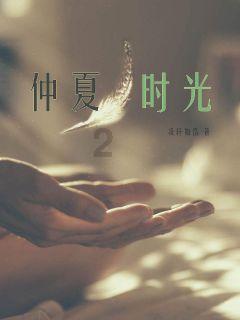 吃早餐的精致女孩